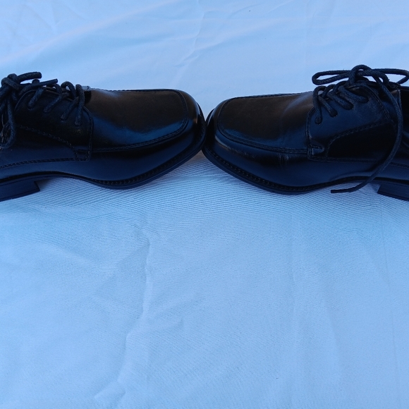 Shoes - Picture 2 of 6